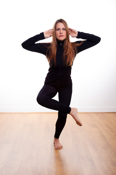 Young woman exercising and stretching in the studio - Foto, Bild