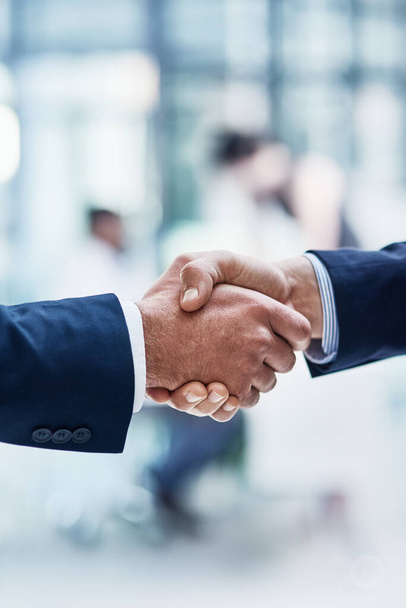 I look forward to working together. Cropped shot of two unrecognizable businesspeople shaking hands in a corporate office. - Foto, imagen