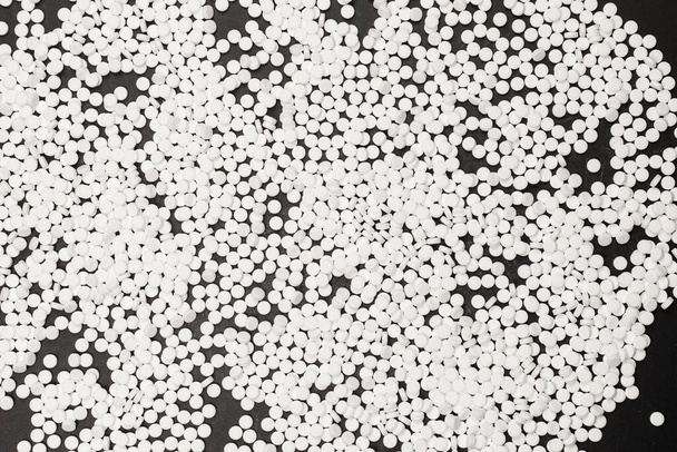 Pillole sostitutive di zucchero isolate su sfondo bianco. Vista dall'alto.  - Foto, immagini