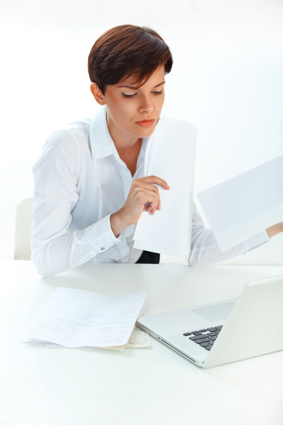 Business woman with laptop - Φωτογραφία, εικόνα