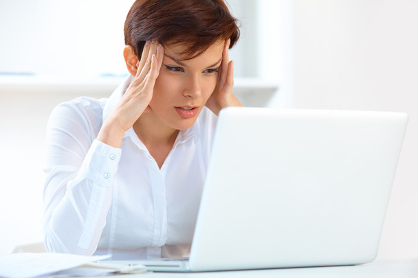 Stressed business woman - Foto, afbeelding