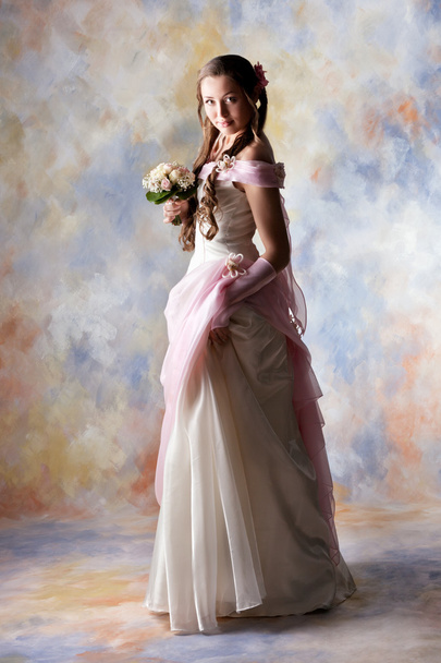 Beautiful woman dressed as a bride - Foto, afbeelding