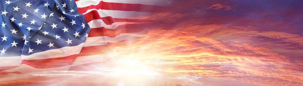 American flag in sunny sky. Wide web header banner - Zdjęcie, obraz