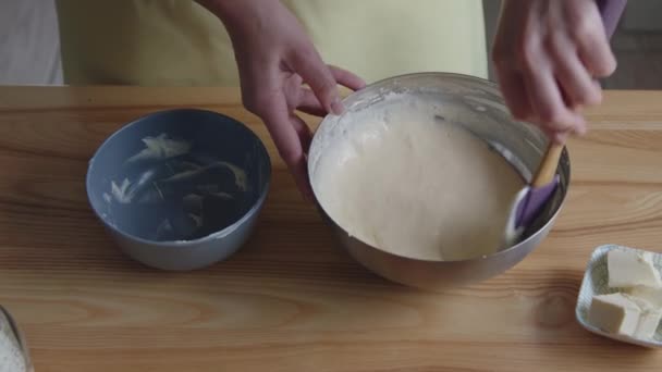 Frau macht Teig für Bäckerei - Filmmaterial, Video