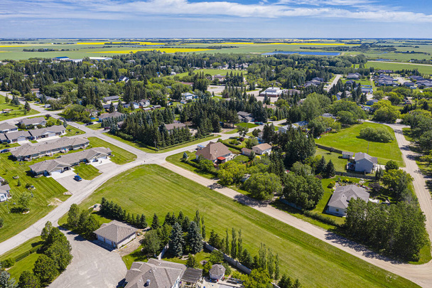 Légi felvétel a város Waldheim, amely egy város mintegy 1000 lakos a vidéki önkormányzat Laird No. 404, Saskatchewan kanadai tartományban, Saskatoon-tól 57 km-re északra. - Fotó, kép