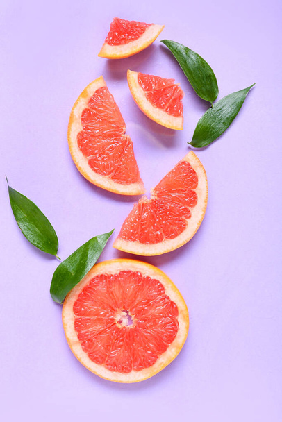Fresh grapefruit slices on purple background - Fotografie, Obrázek