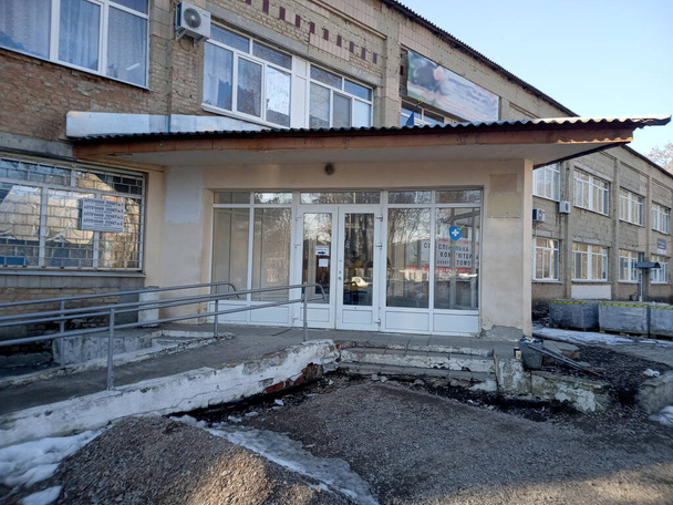 ristrutturazione di una struttura medica in inverno - Foto, immagini