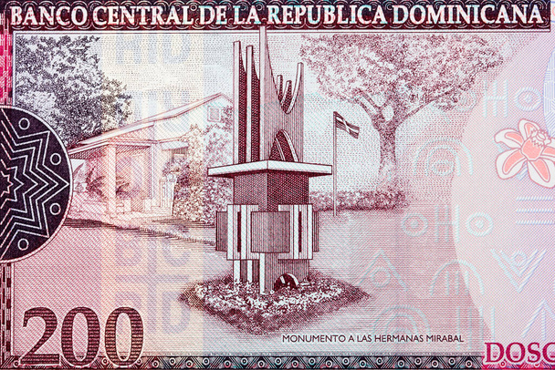 Monumento às Irmãs Mirabal da antiga República Dominicana dinheiro - Pesos - Foto, Imagem