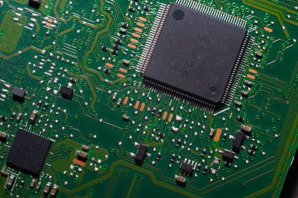 Electronic circuit. Electronic printed circuit board. Part of the motherboard of a desktop computer, laptop, radio elements. - 写真・画像