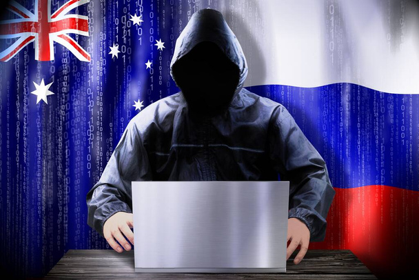 Anonim bir bilgisayar korsanı, Avustralya ve Rusya 'nın bayrakları üzerinde çalışıyor. - Fotoğraf, Görsel