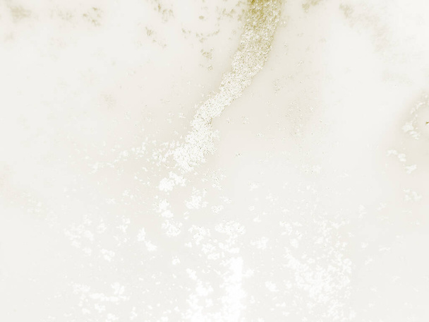 Gold Water Color Grunge. Light Grunge Background. Bright Golden Background. Foil Alcohol Ink Canvas. Gold Art Paint. Water Color Background. Bright Luxury Glitter. Gold White Abstract Template. - 写真・画像