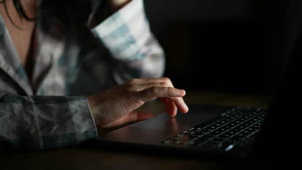 Person hand browsing internet using laptop close-up hand - Zdjęcie, obraz