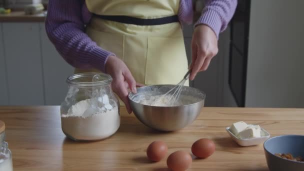 Cocinero está haciendo masa para panadería - Imágenes, Vídeo