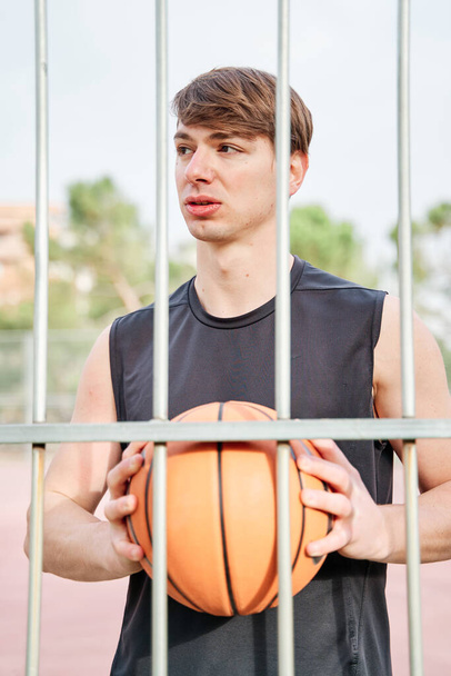 portrait of a young athlete with a basketball - Zdjęcie, obraz