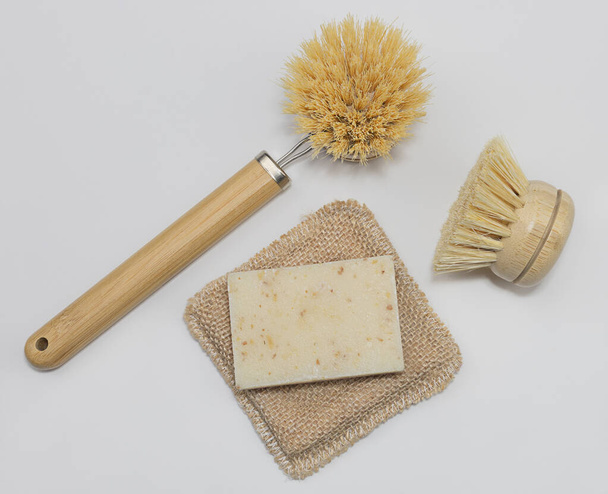 Pieza de jabón sólido con cepillo y esponja - Foto, Imagen