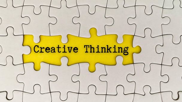Puzzle avec des mots - La pensée créative. Conceptuel - Photo, image
