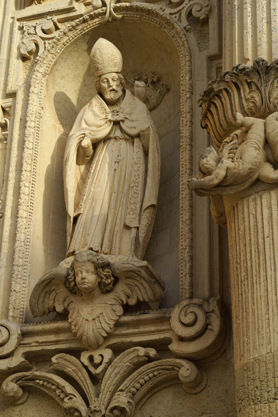 Lecce, Pouilles, Italie : extérieur des bâtiments historiques sur la place de la cathédrale (Piazza del Duomo) - Photo, image