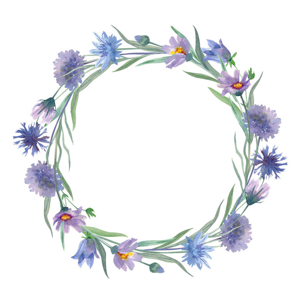 Υδατογραφία χέρι ζωγραφισμένα λουλούδια στρογγυλό πλαίσιο με πράσινα φύλλα και μπλε και μοβ άγρια λουλούδια που απομονώνονται σε λευκό. Όμορφο στεφάνι λιβαδιού. Μεγάλη πρότυπο για το σχεδιασμό ευχετήριες κάρτες, προσκλήσεις. - Φωτογραφία, εικόνα