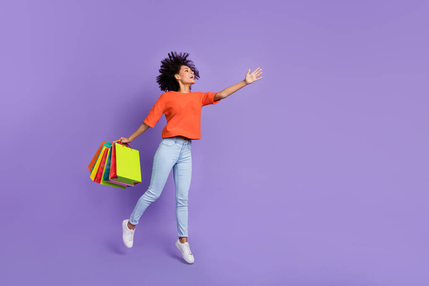 Full size photo of brown haired girl go shopping see huge bargains look empty space isolated on violet color background - Foto, imagen