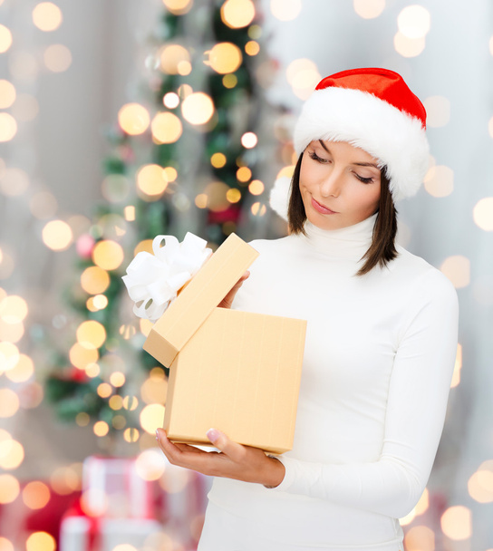 woman in santa helper hat with gift box - Valokuva, kuva