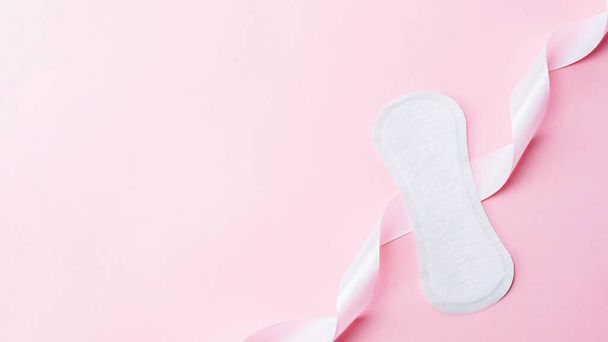 Feminine hygiene menstrual pads. Menstruation napkin for woman hygiene on pink background. Menstruation feminine period. Menstruation, critical days, zero waste, eco, ecology banner - Фото, изображение