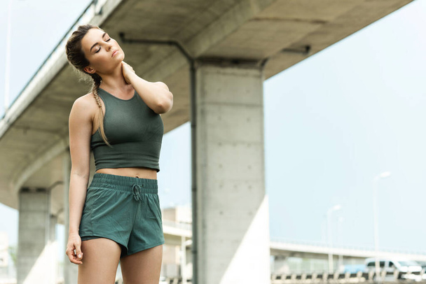 Young and confident woman athlete is warming up before her street workout - Foto, Imagem