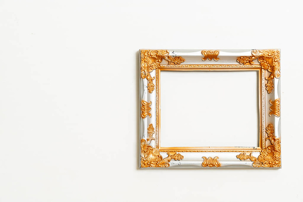 empty picture frame on white wall background with copy space - Φωτογραφία, εικόνα