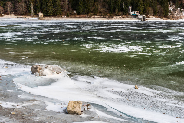 frozen river in the mountains - Foto, immagini