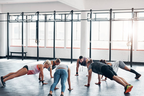 Make time for exercise. Shot of an accountability working out while forming a circle at the gym. - Fotografie, Obrázek