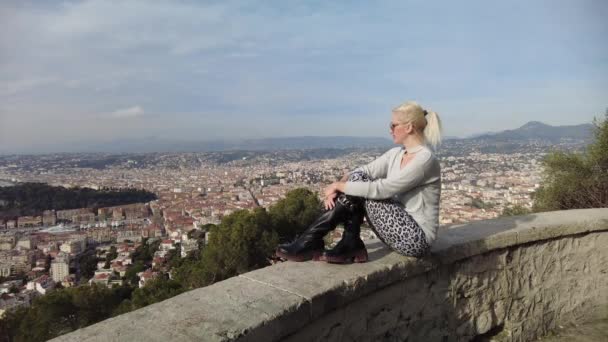 Žena at Mont Boron panorama of Nice - Záběry, video