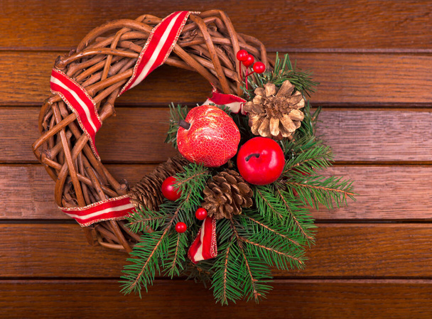 green christmas wreath with decorations over wooden background. - Foto, imagen