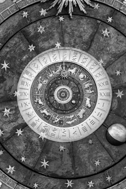 Zodiac σημάδια ωροσκόπιο φόντο. Έννοια για φαντασία και μυστήριο - μαύρο - Φωτογραφία, εικόνα