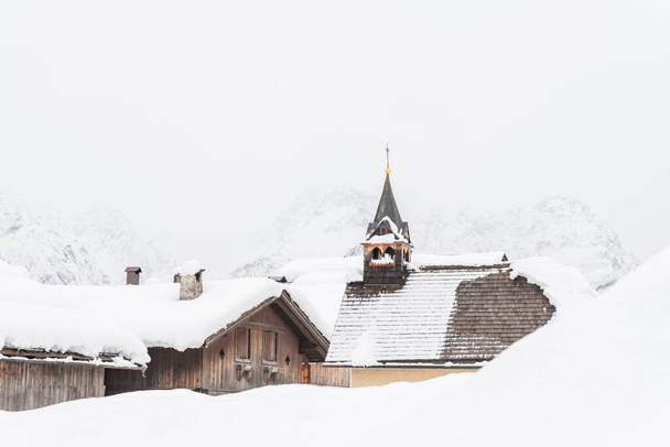 Snow magic. Walk in the ancient village of Sappada. Friuli - Φωτογραφία, εικόνα