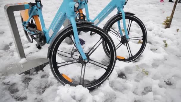 Bicycle wheels in snow after high snowfall in Jerusalem, Israel. Rental bikes staying idle on sudden winter season - Filmati, video