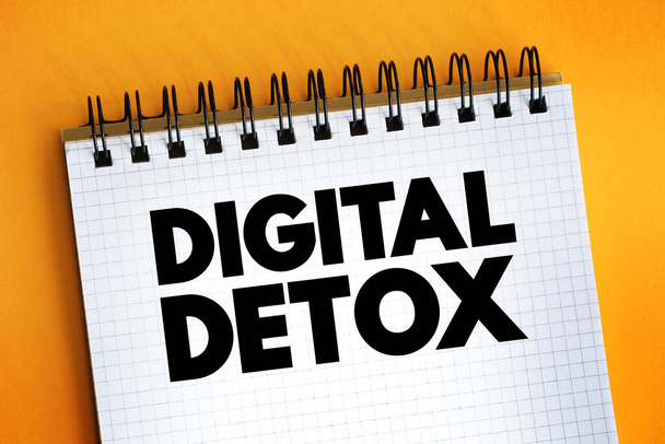 Désintoxication numérique - période au cours de laquelle une personne s'abstient volontairement d'utiliser des appareils numériques, texte sur bloc-notes - Photo, image