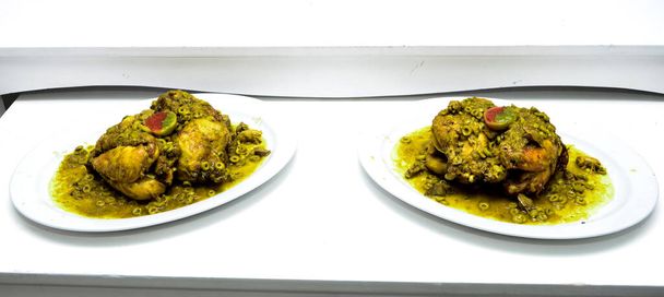 El pollo marroquí es uno de los alimentos más famosos de Marruecos. Presentado en bodas. mohamar dajaj - Foto, imagen