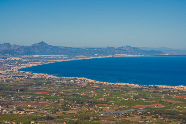 Korkeakulmainen näkymä Valenciaan ja Alicanten rannikolle Välimerellä - Valokuva, kuva