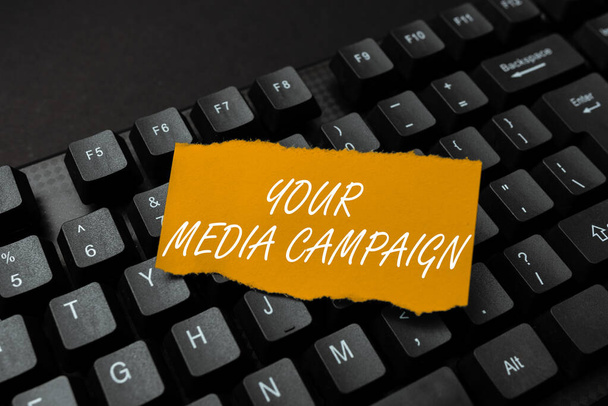 Medya Kampanyanızı sunan metin başlığı. Ticari yaklaşım Reklamcılık başarılı pazarlama stratejileri Çevrimiçi Arkadaşlarla Bağlantı, İnternet 'te Tanışmalar - Fotoğraf, Görsel