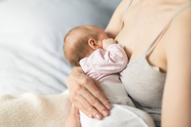 mother breastfeeding newborn baby - Zdjęcie, obraz