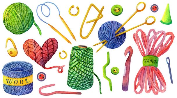 編みツールの水彩セット。白地に描かれた手描きのイラスト。針仕事用アクセサリー-ウール糸、糸のボール、かぎ針編みフック、シンブル、円形の針。趣味の要素 - 写真・画像