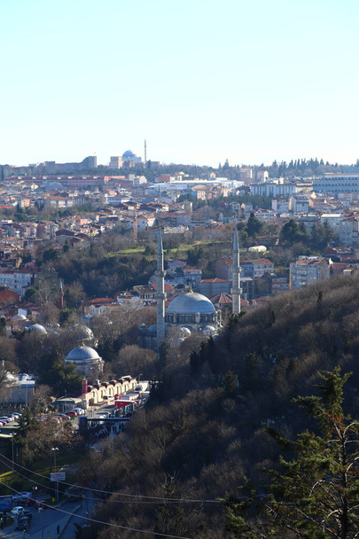 Lugar histórico del café de Estambul Pierre Loti. Magnífico panorama del Cuerno de Oro. - Foto, imagen