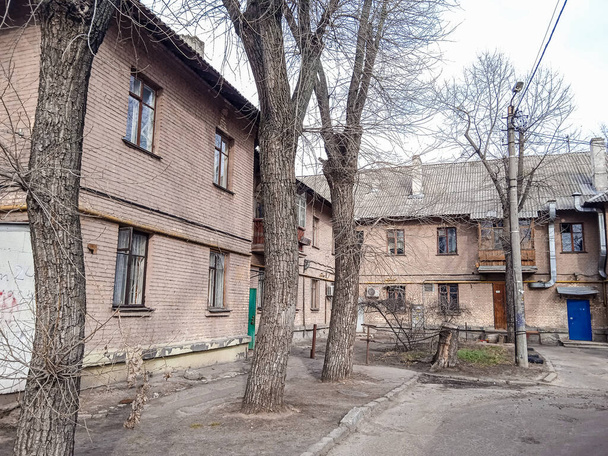 Darnitsa 'daki Kiev' deki eski Sovyet evleri. - Fotoğraf, Görsel