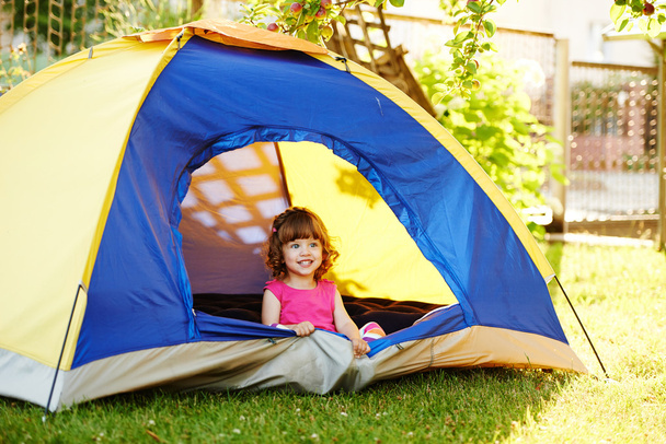 little beautiful girl sitting in tent - Fotoğraf, Görsel