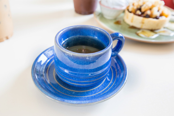 Чай в синій чашці
 - Фото, зображення