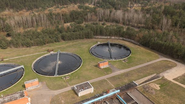 Estación de tratamiento de aguas residuales Filtrado de aguas residuales - Foto, imagen