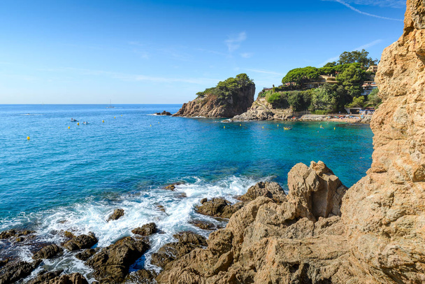 Мбаппе Сан-Франческо ручей и пляж у Бланш в Испании
 - Фото, изображение