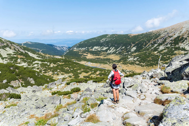 Hiker Woman in Rila Mountain with Stunning View. Musala Peak in Bulgaria in the Summer - Foto, Bild