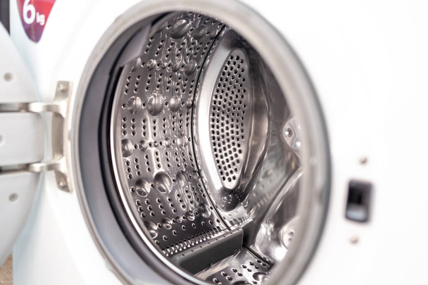 Çamaşır makinesi varili kuru ve temiz. Çamaşır makinesi - Fotoğraf, Görsel