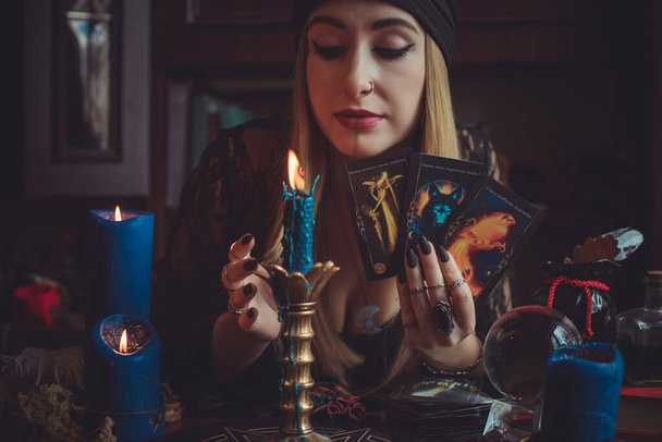 Gypsy Woman with a Tarot cards at hands. Bucharest. Romania February 19 - Illustrative editorial - Foto, imagen