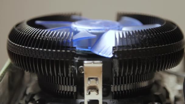 Υπολογιστής ηλεκτρονική μητρική πλακέτα close-up ψύκτη αέρα CPU. - Πλάνα, βίντεο